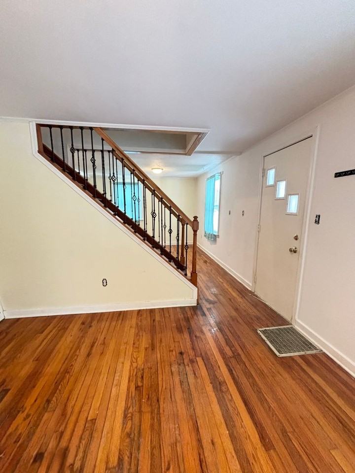 110 Victory Dr - Photo 3 of 21