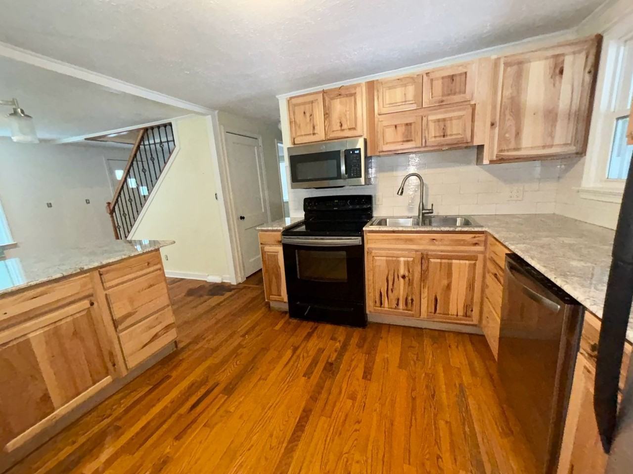 110 Victory Dr - Photo 4 of 21