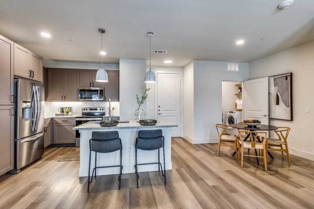 3815 Southgate Village Way - Photo 5 of 17