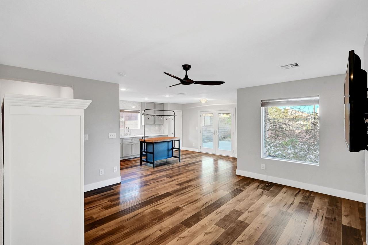 812 Sistine St - Photo 4 of 39
