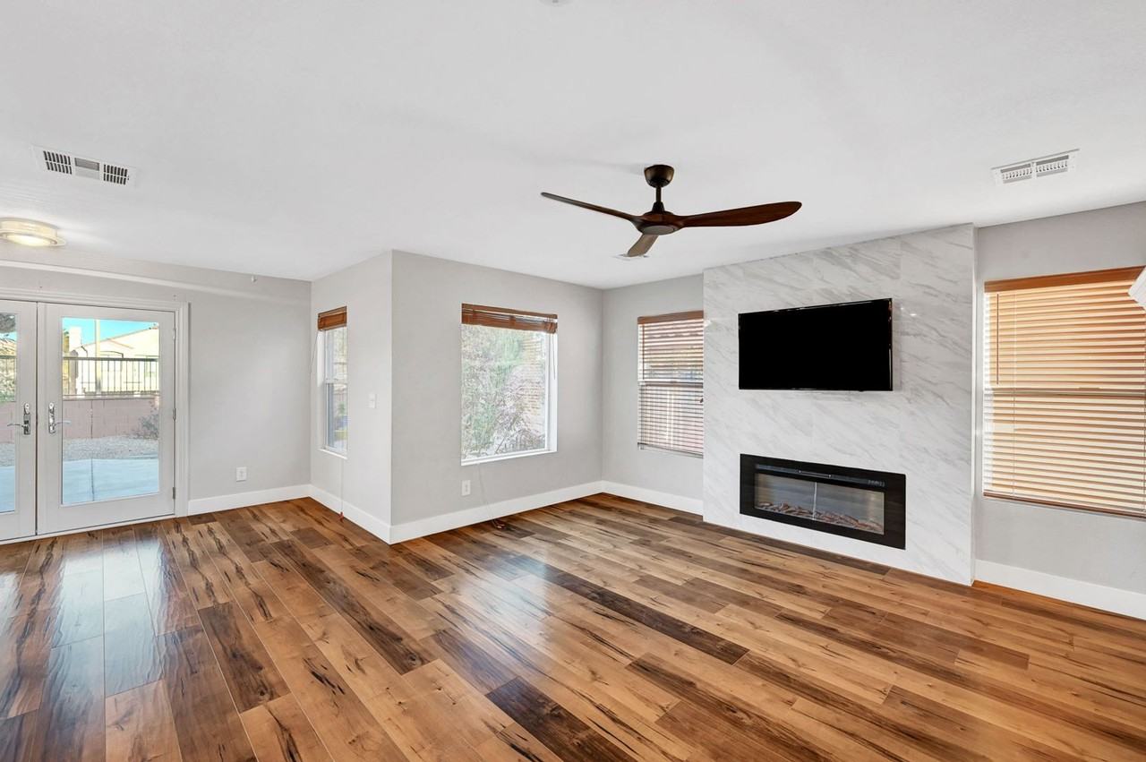 812 Sistine St - Photo 5 of 39