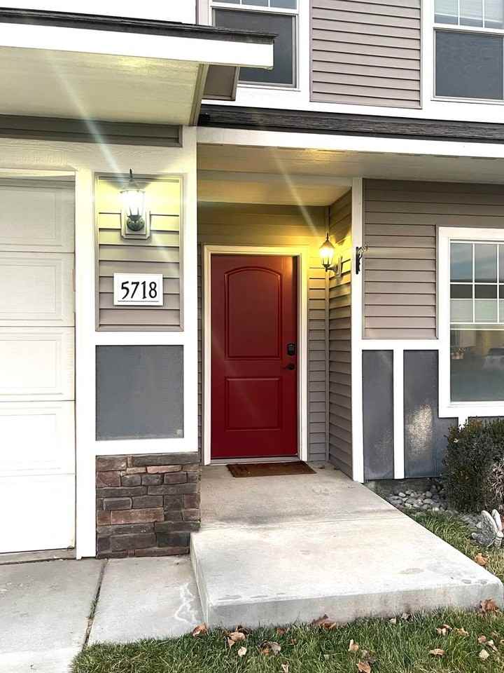 5718 Tyre Dr - Photo 3 of 37