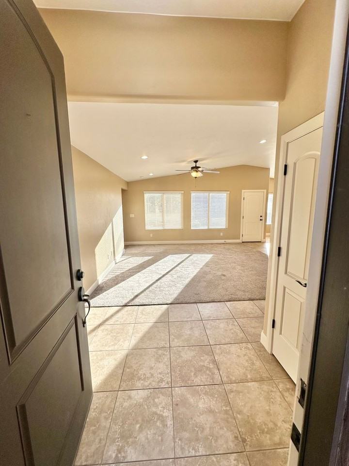 518 N Creek Ridge Cir - Photo 3 of 25