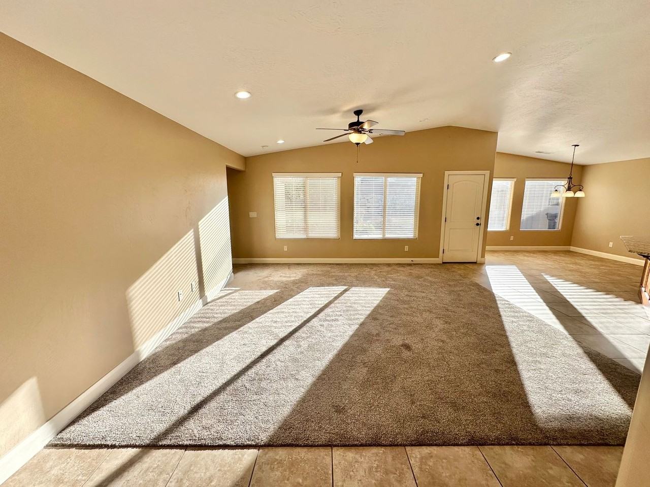 518 N Creek Ridge Cir - Photo 4 of 25