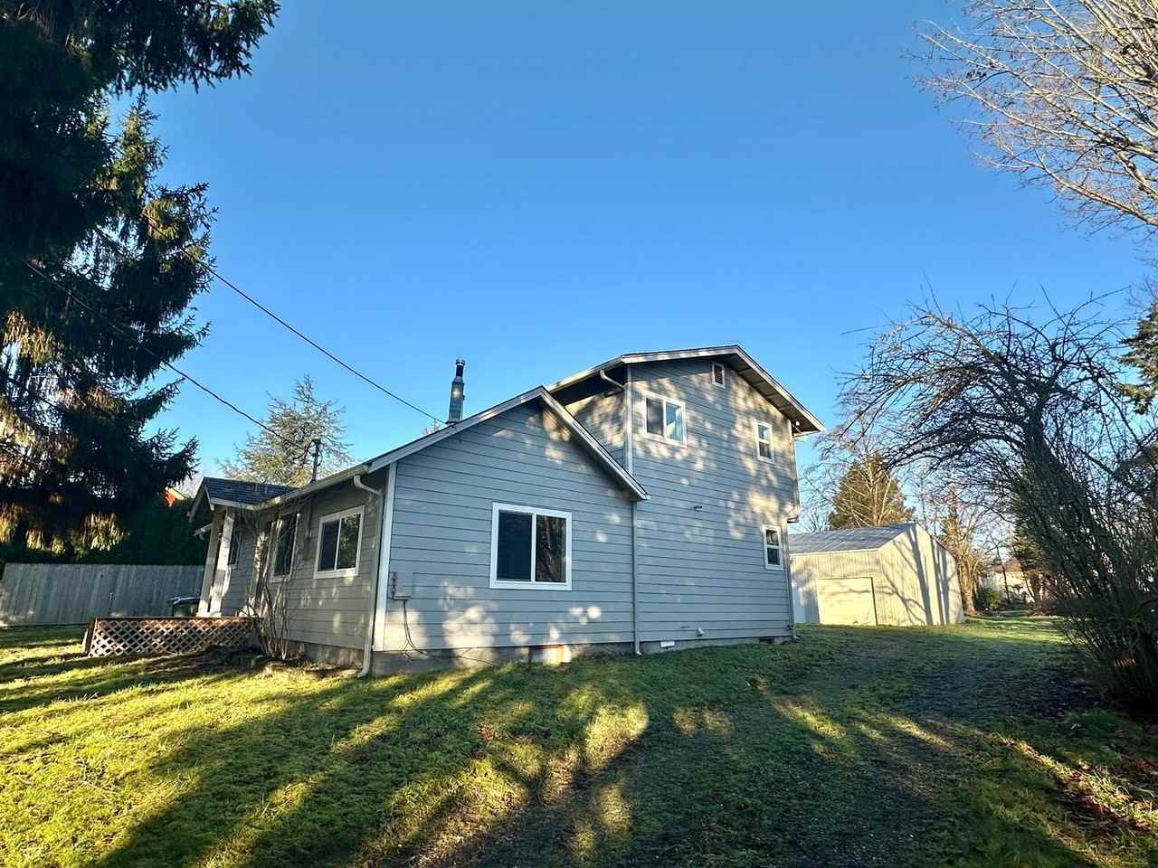 3012 Alderwood Ave - Photo 3 of 27