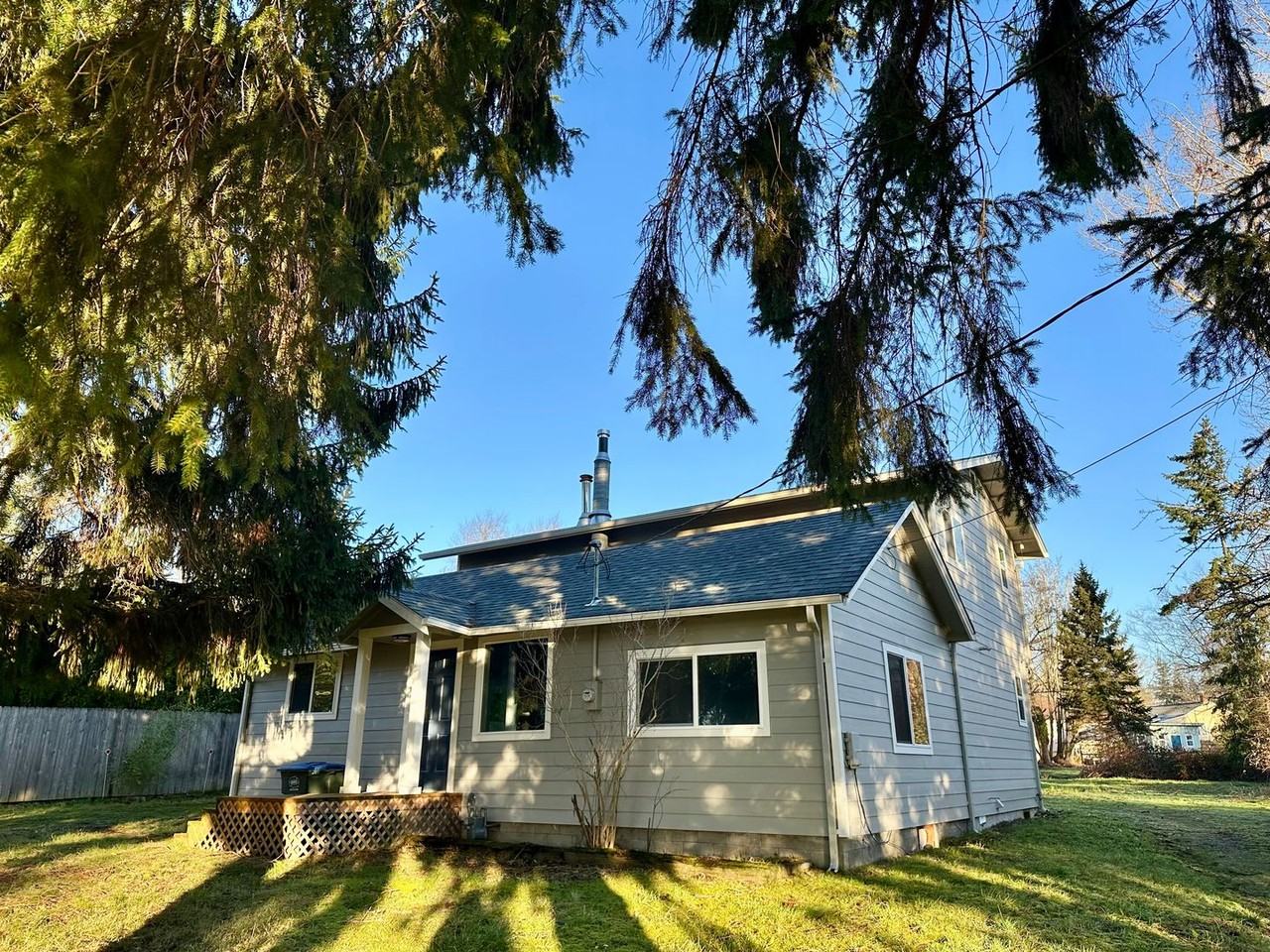 3012 Alderwood Ave - Photo 4 of 27