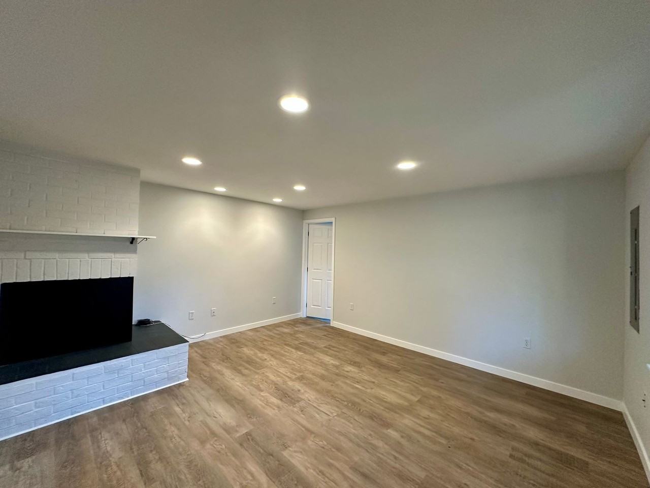 3012 Alderwood Ave - Photo 6 of 27