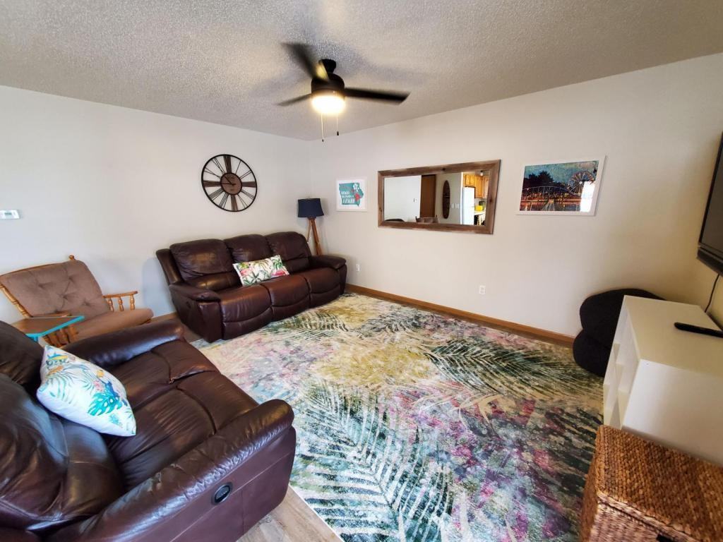 1652 Exchange St - Photo 2 of 18