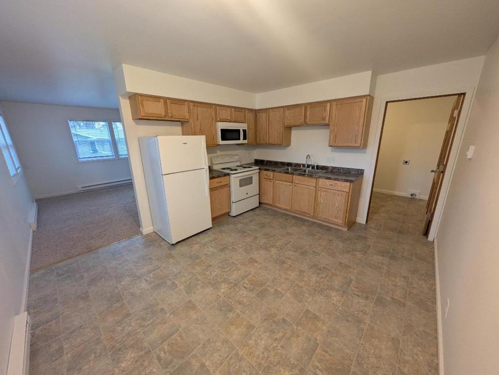 9015 Midway Dr - Photo 3 of 14