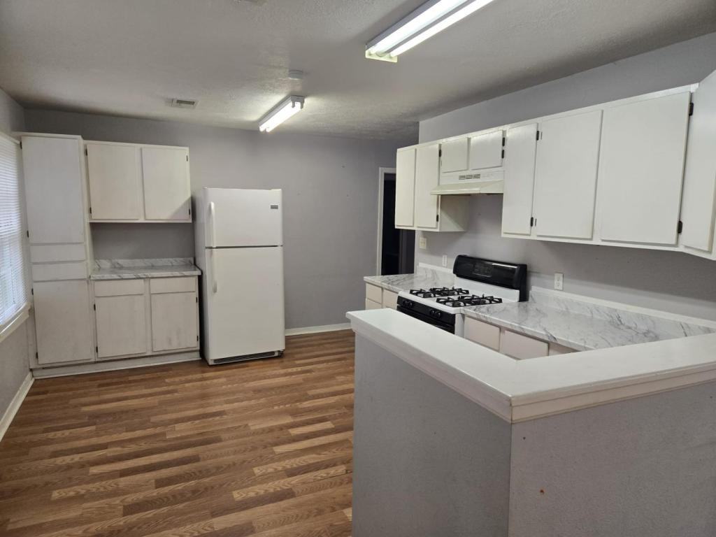 85 Lindsey St - Photo 6 of 14