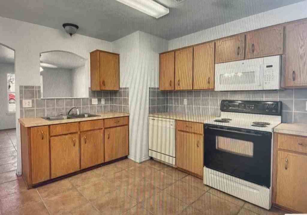 106 Bluebonnet St - Photo 2 of 5