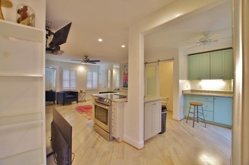 2407 Arlington Blvd ##102 - Photo 4 of 20