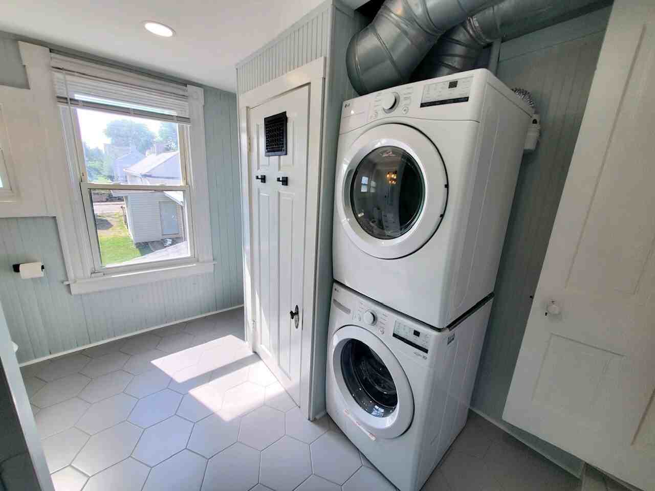 1114 Columbia St #2 - Photo 5 of 12