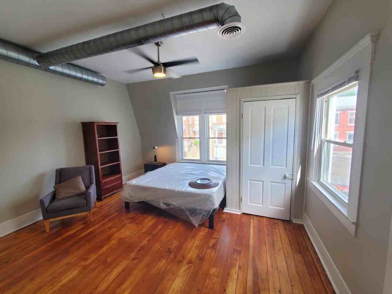 1114 Columbia St #2 - Photo 4 of 12