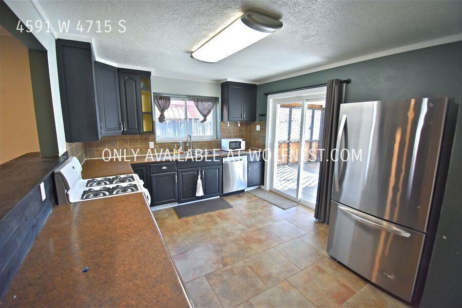 4591 W 4715 S - Photo 4 of 25