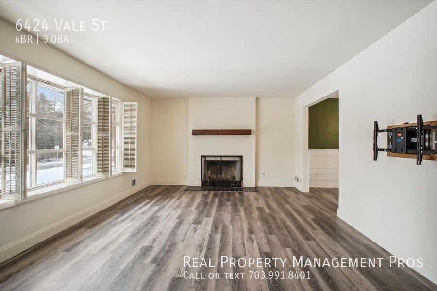 6424 Vale St - Photo 3 of 38