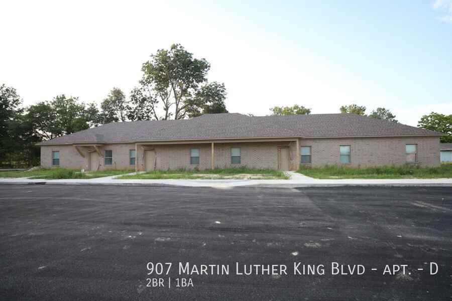 907 Martin Luther King Blvd - apt. #D - Photo 2 of 31