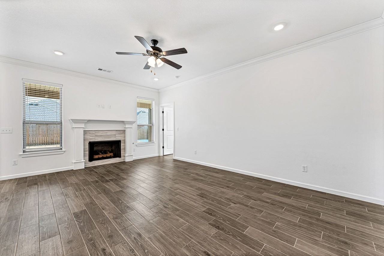 266 S Coventry Ave - Photo 2 of 27