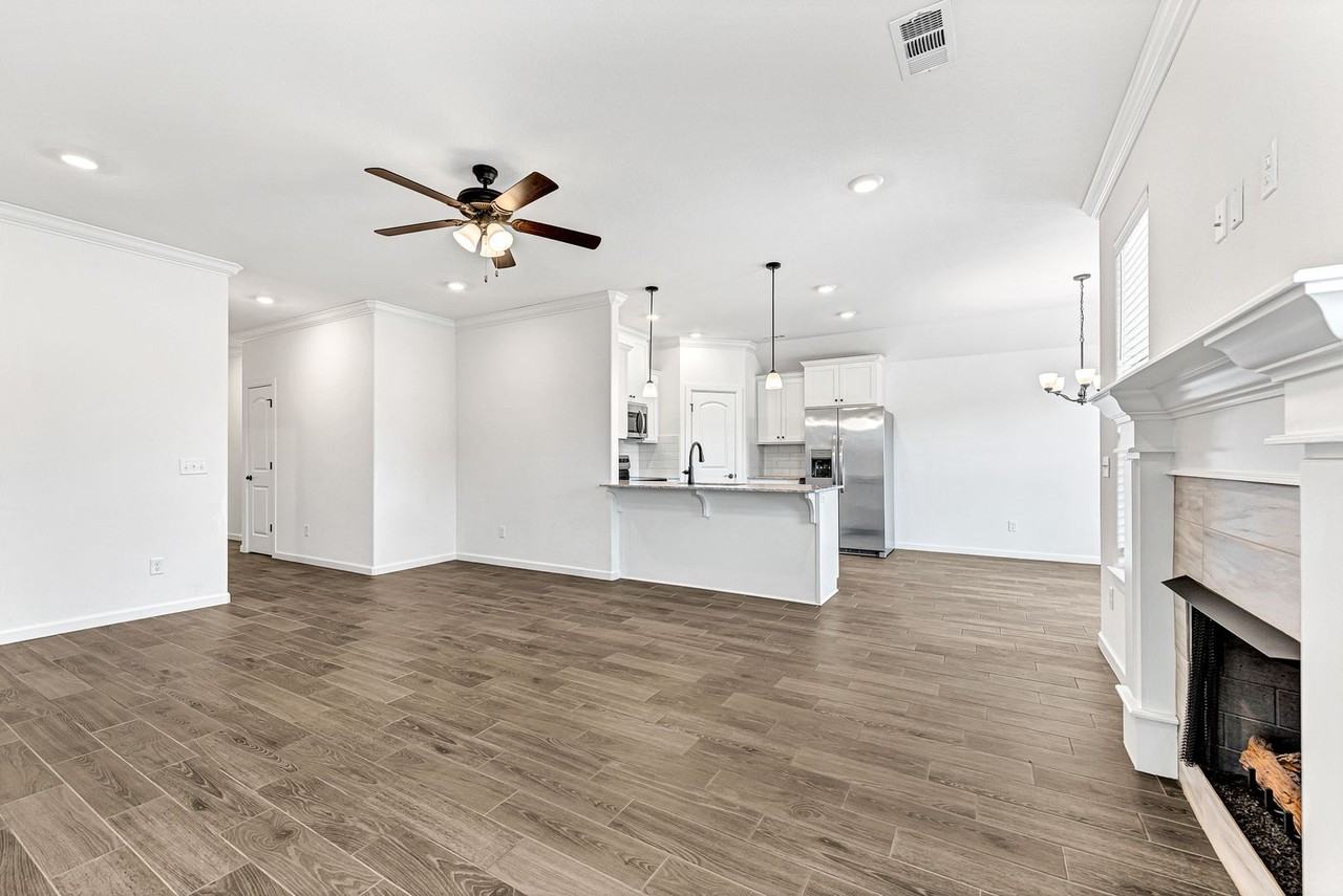 266 S Coventry Ave - Photo 5 of 27