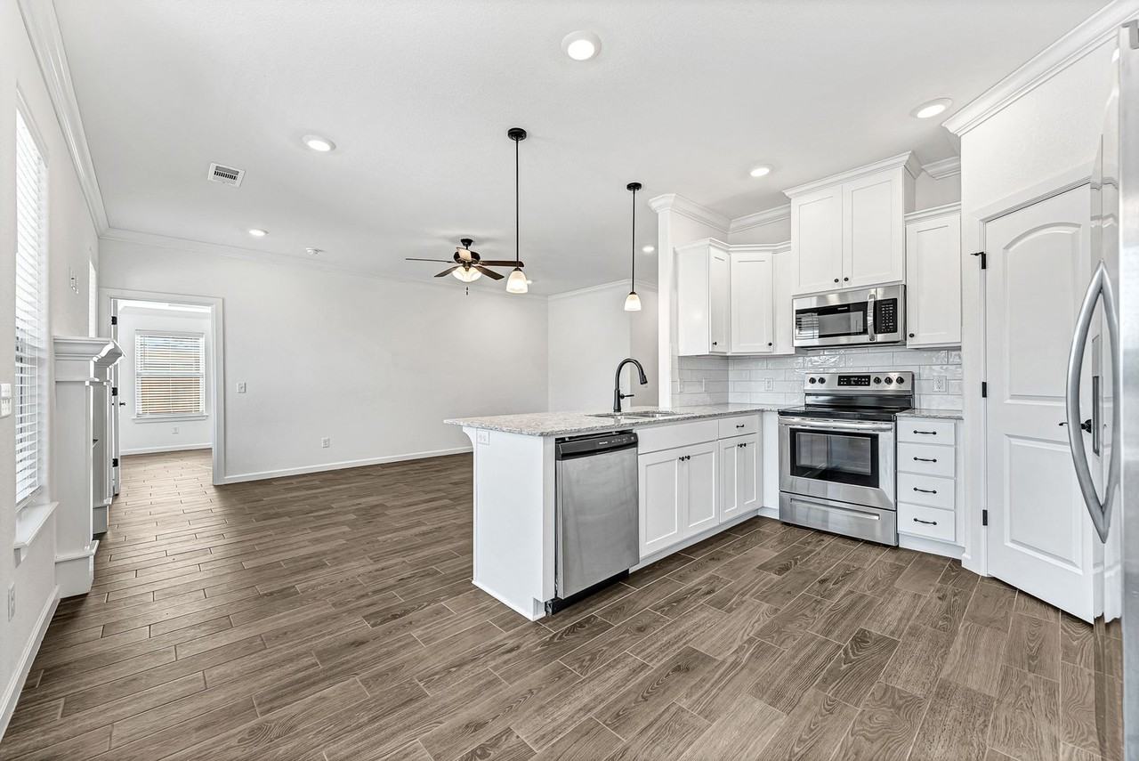 266 S Coventry Ave - Photo 7 of 27