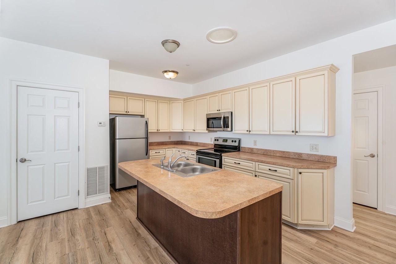 105 High Pointe Dr - Photo 7 of 30