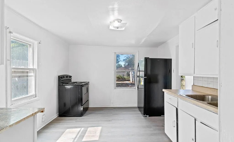 1509 Cypress St - Photo 2 of 8