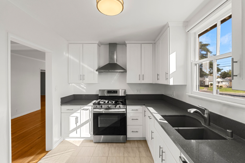 2801 N Myers St - Photo 6 of 14