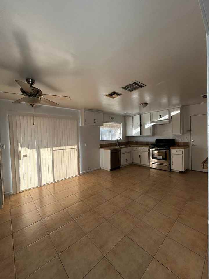 5204 Curson Ave - Photo 4 of 17