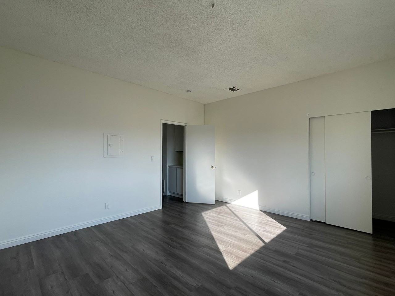 20801 Roseton Ave - Photo 2 of 8