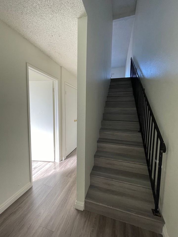20801 Roseton Ave - Photo 3 of 8