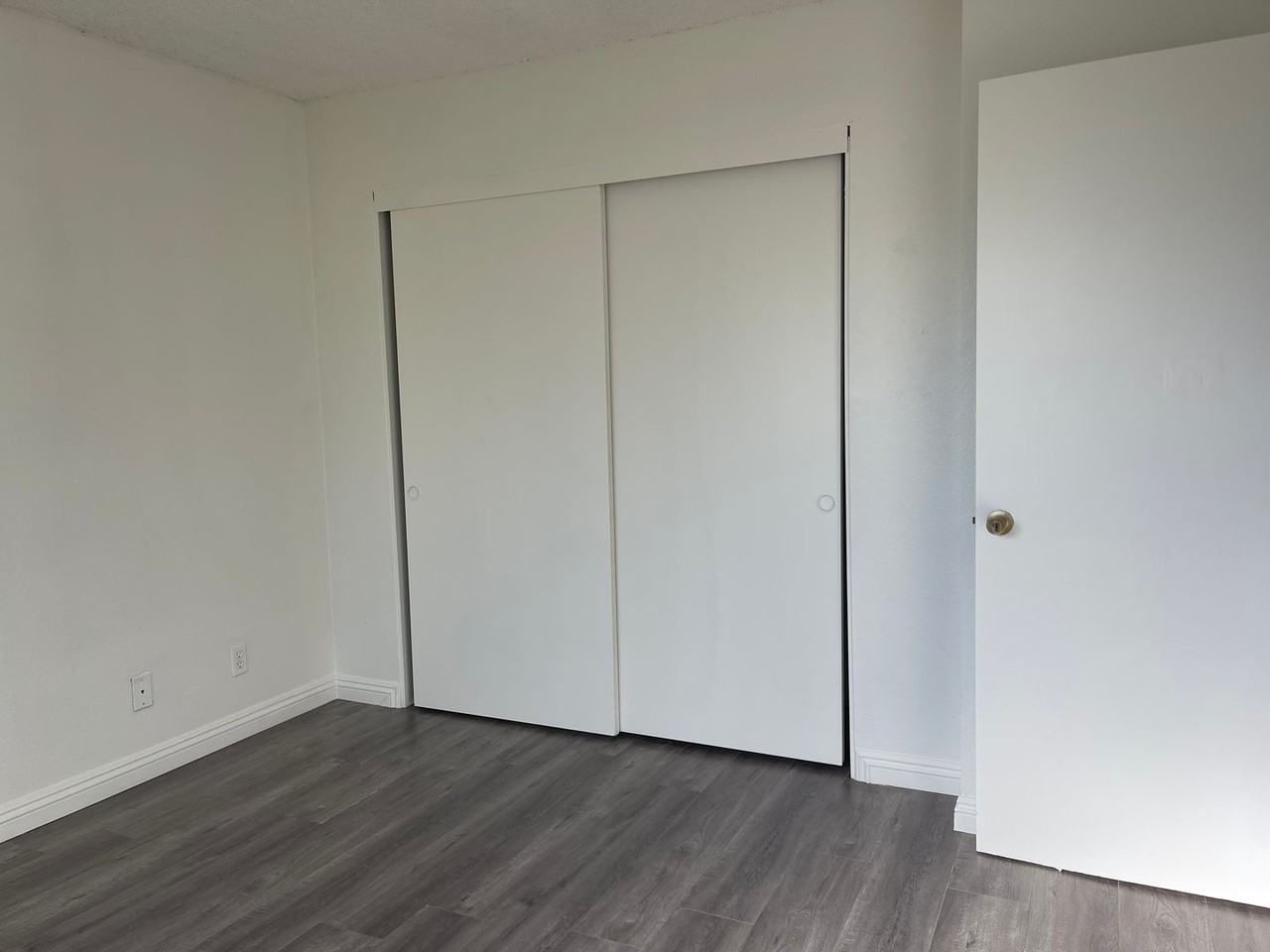 20801 Roseton Ave - Photo 4 of 8