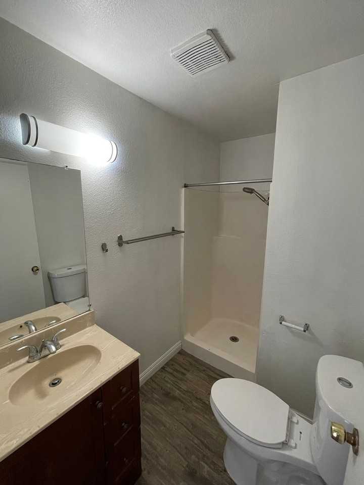 20801 Roseton Ave - Photo 6 of 8