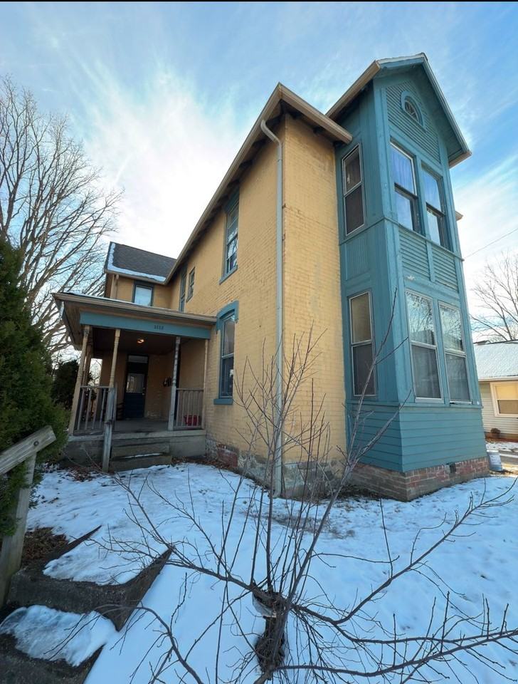 1113 State St - Photo 2 of 9