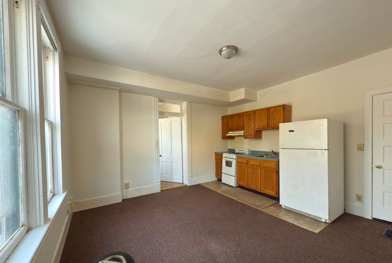 1113 State St - Photo 5 of 9