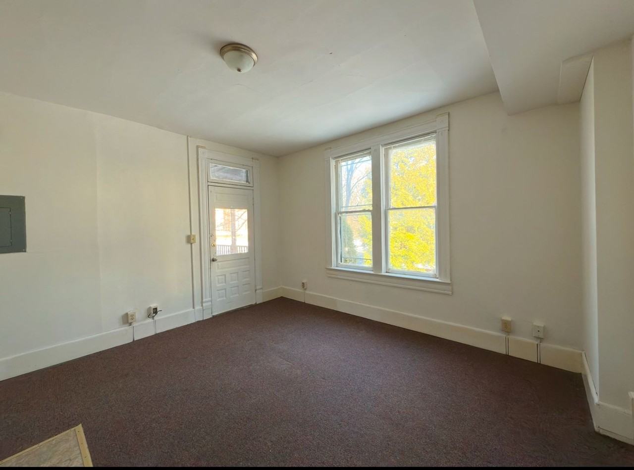 1113 State St - Photo 6 of 9