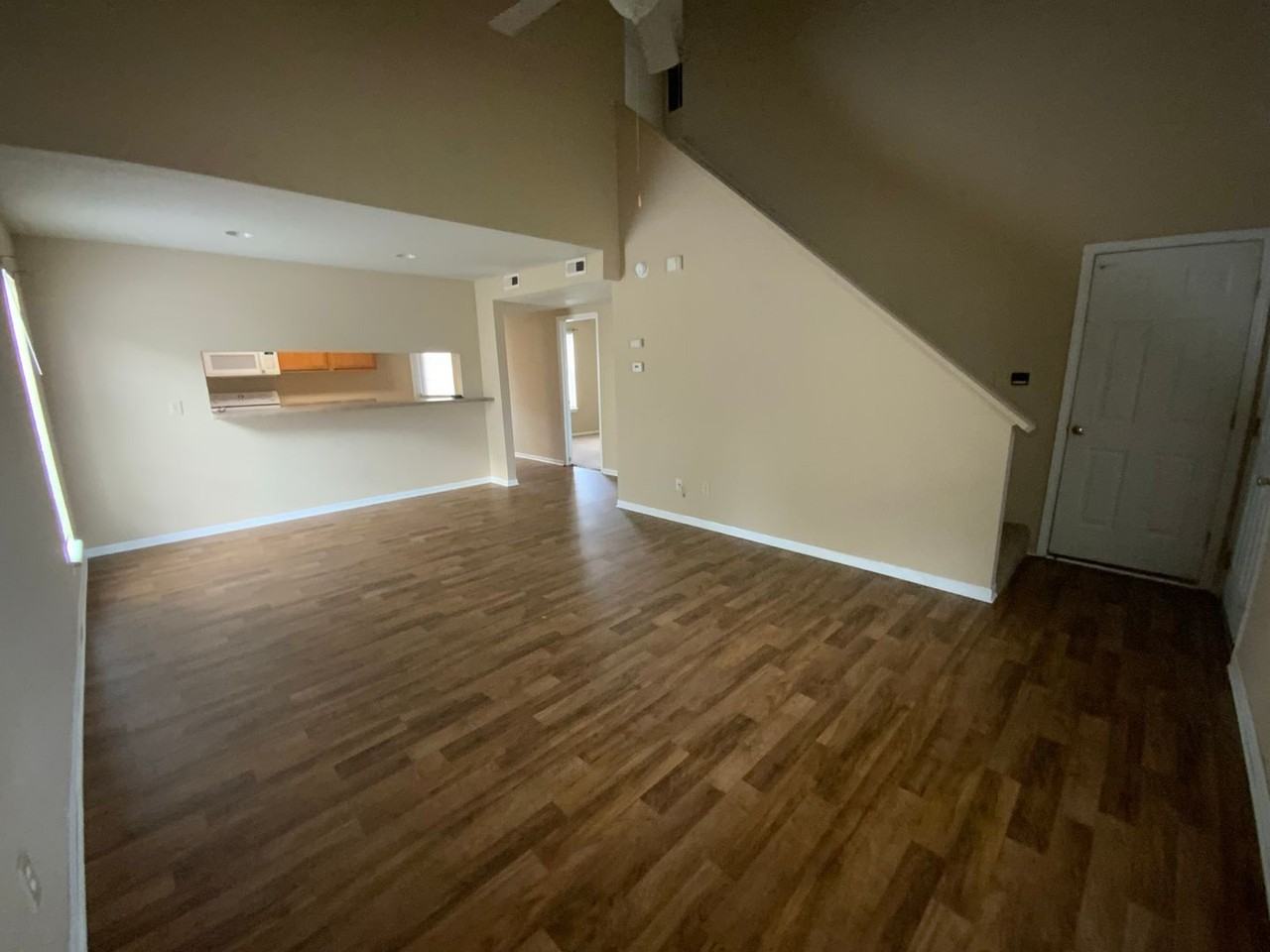 1605 Steamboat Ln - Photo 3 of 50