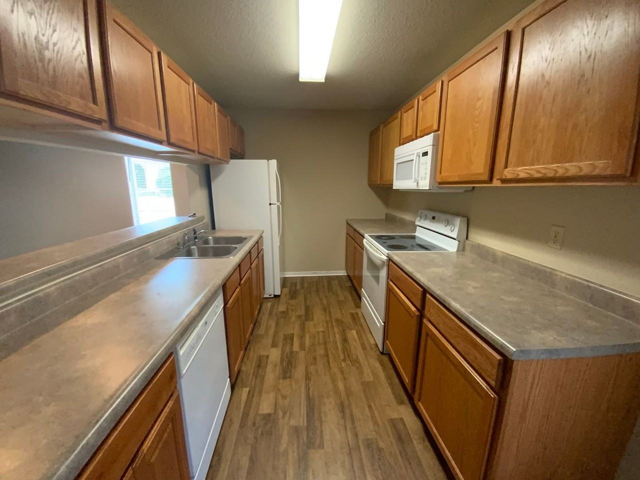 1605 Steamboat Ln - Photo 4 of 50