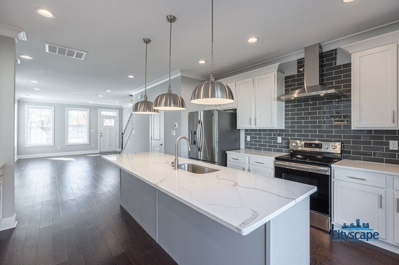 3010 S St - Photo 6 of 37