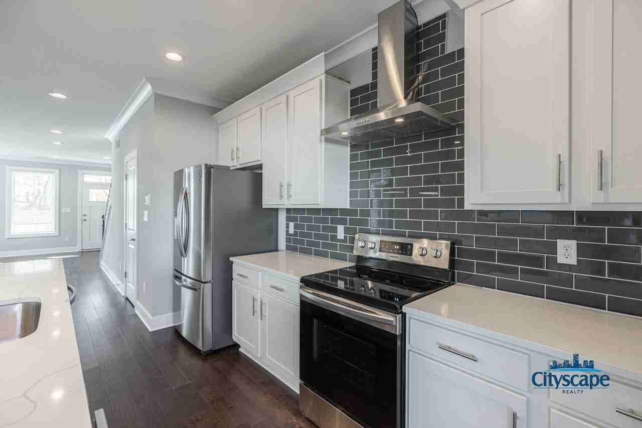 3010 S St - Photo 7 of 37