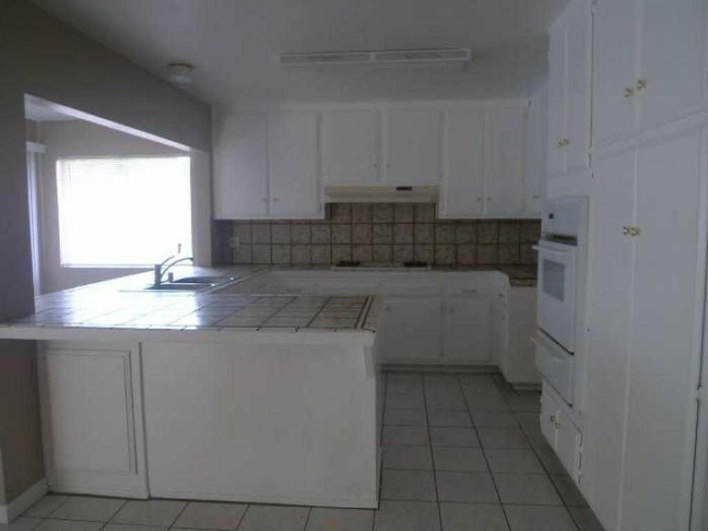 8990 Salmon Falls Dr - Photo 2 of 9