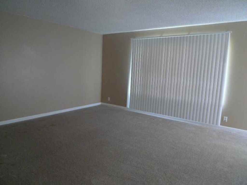 8990 Salmon Falls Dr - Photo 3 of 9