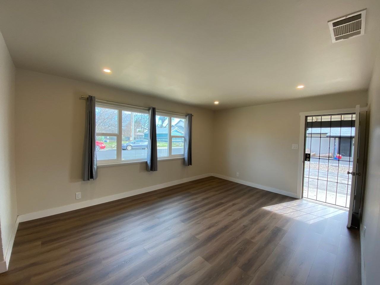 156 Chandler St - Photo 2 of 25