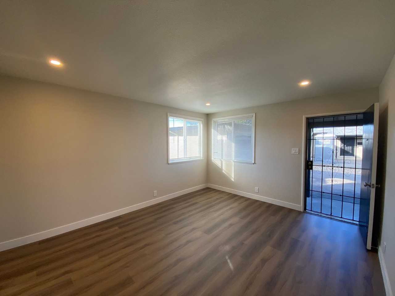 156 Chandler St - Photo 3 of 25