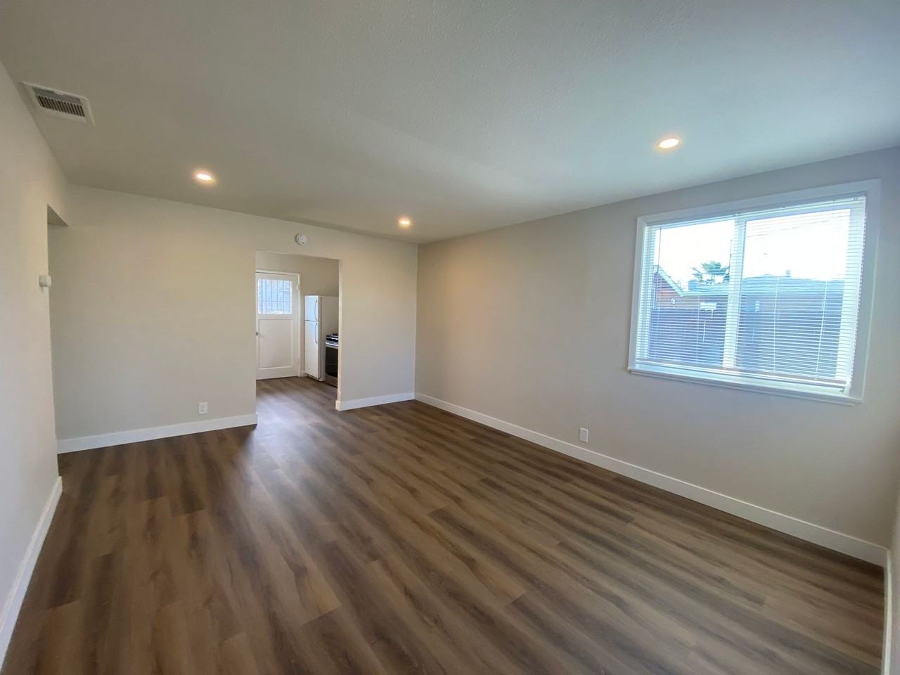 156 Chandler St - Photo 4 of 25