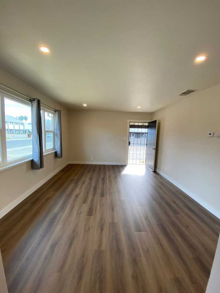 156 Chandler St - Photo 5 of 25