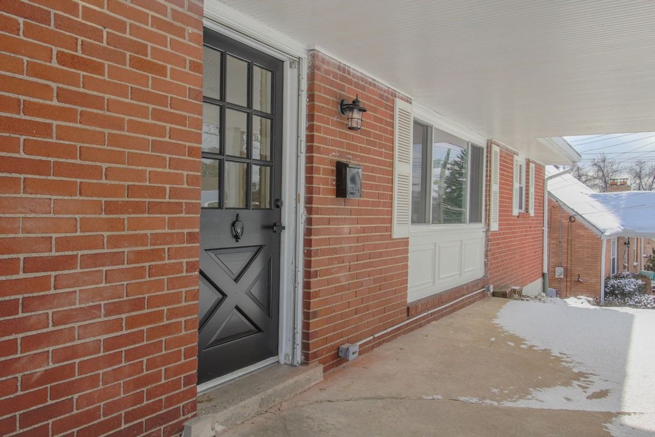 395 Collins Dr - Photo 3 of 41