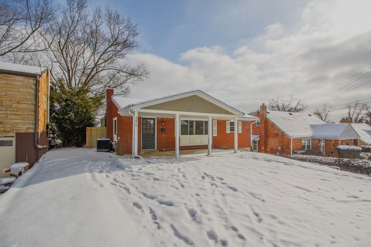 395 Collins Dr - Photo 4 of 41