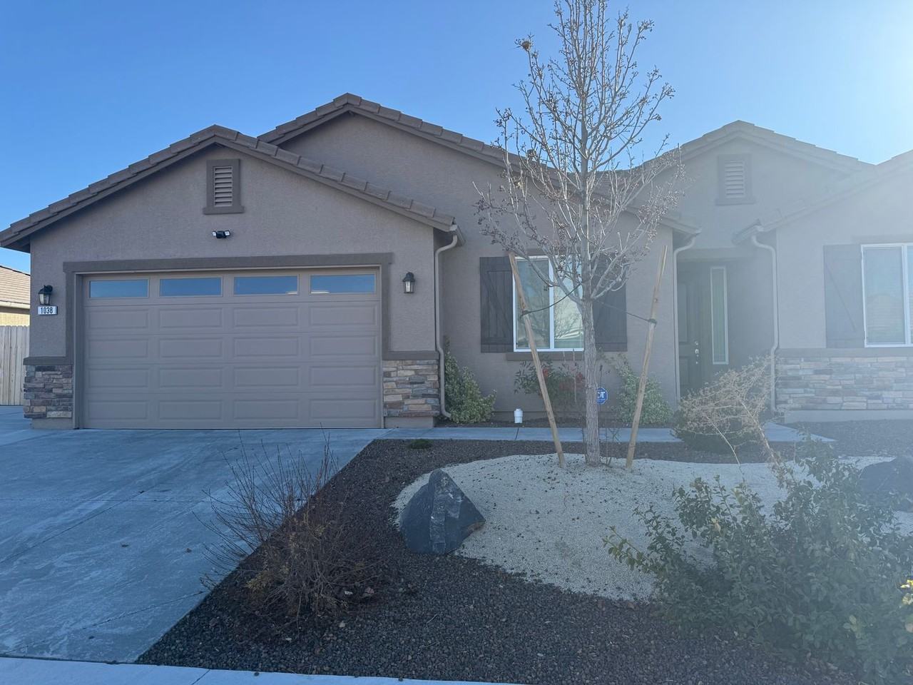 1038 Garden Pond Way - Photo 3 of 25