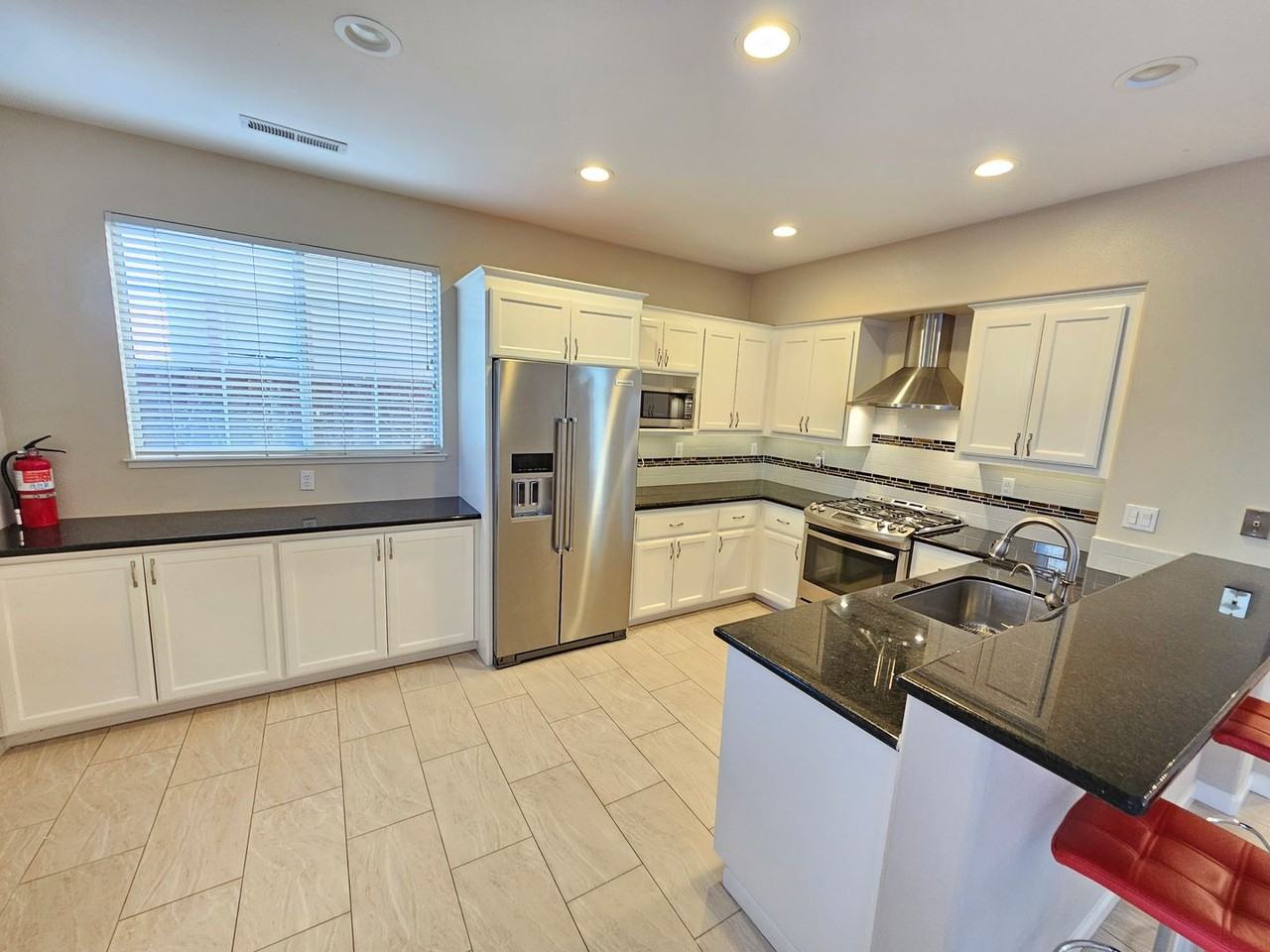 457 S Monroe St - Photo 2 of 24