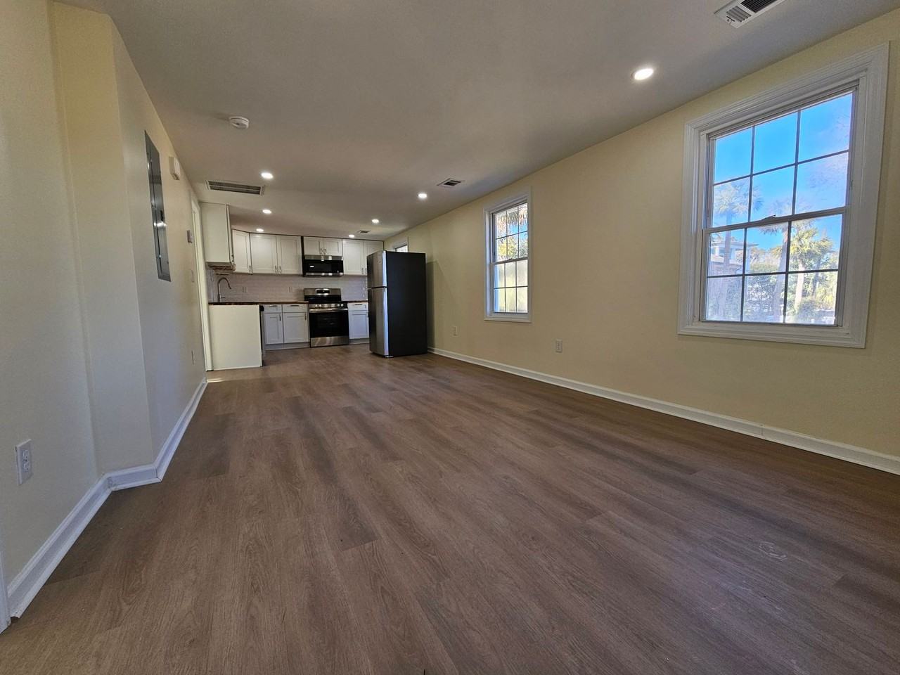 203 17th St Uppr - Photo 2 of 9